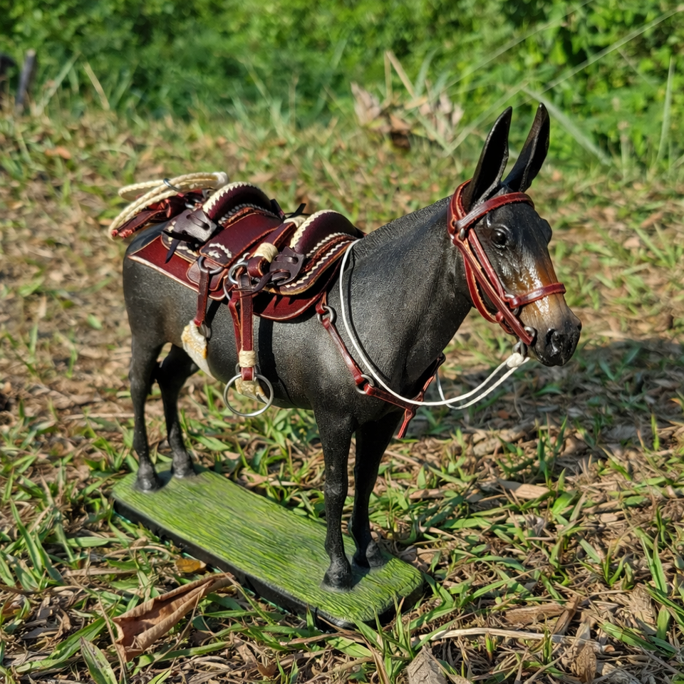 Miniatura Mula com Arreio Banana Completo – Artesanal